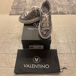 Authentic Valentino - snake print sneakers size 8